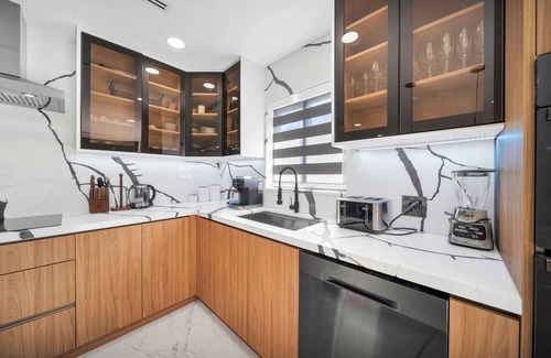 Golden Glades House | All New Modern Home in Miami Near Beaches