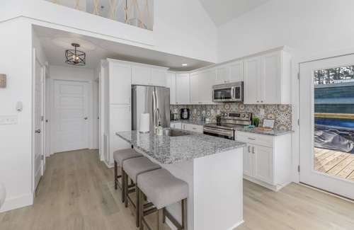 Bean Station Cabin | All New! Waterfront! The Annason at Cherokee Lake! Firepit, & Private Dock!