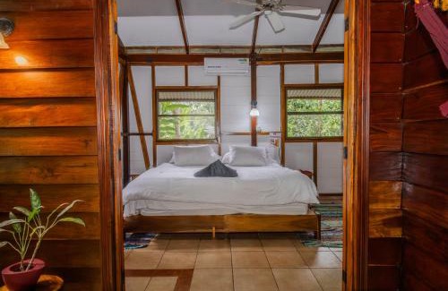 Cocles Villa | All Private Villa, Pool, HOT Jacuzzi, Magic Jungle Garden, Cocles Beach