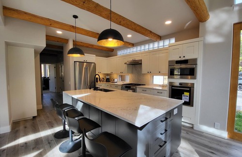 Hailey House | All season 5 BR, 5 BA house in mid-valley, 12 min to Baldy ski lifts