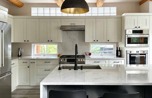 Hailey House | All season 5 BR, 5 BA house in mid-valley, 12 min to Baldy ski lifts
