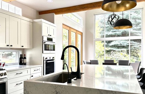 Hailey House | All season 5 BR, 5 BA house in mid-valley, 12 min to Baldy ski lifts