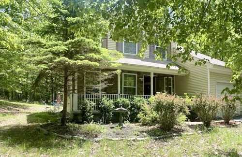 Bushkill House | ALL SEASON Cozy Pocono Family Getaway w/Plenty of Fun Activities
