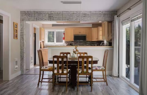 East Kootenay Cottage | All-Season Family Retreat Hot Tub Waterfront