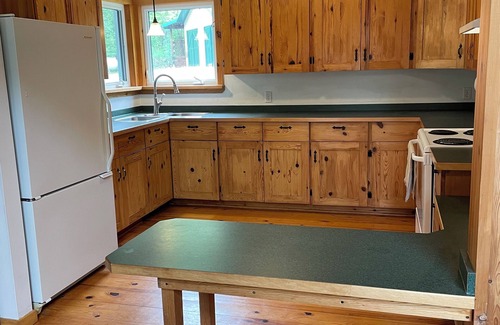 Bonfield Cottage | All season getaway waterfront on Talon Lake