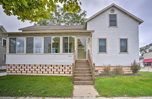 Grand Haven Cottage | All-season Grand Haven Getaway With Deck!