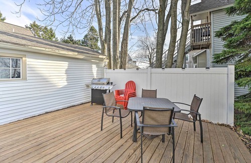 Grand Haven Cottage | All-season Grand Haven Getaway With Deck!
