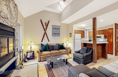 Waterville Valley Condo | All-season landing pad with resort amenities, mtn views, & W/D - dog-friendly