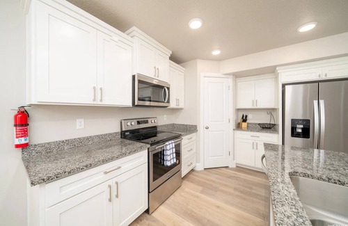 Garden City Condo | All-season Lake Escape l Bearfoot Bungalow by Stay