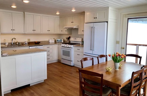 Woodstock House | All Season, Open Plan Contemporary With Stunning Views