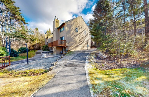 Waterville Valley Condo | All-seasons condo with on-site golf, pools, athletic courts, gym, & EV charger