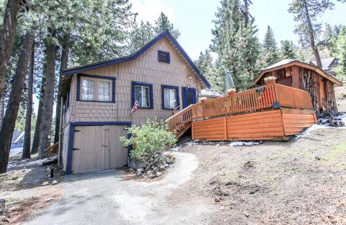 Big Bear Lake House | All Seasons Chateau - Beautiful cozy cabin and just couple steps away from Bear Mountain Resort