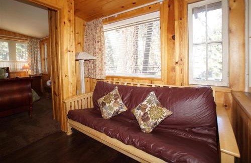 Big Bear Lake House | All Seasons Chateau - Beautiful cozy cabin and just couple steps away from Bear Mountain Resort