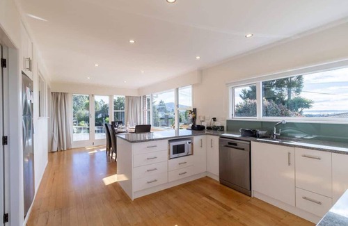 Springfield House | All Seasons Escape | Great Hilltop Location