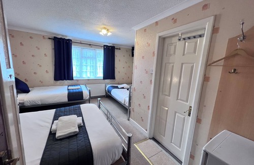 Hookwood House | All Seasons Gatwick Guest House