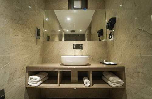 Gomti Nagar Hotel | All Seasons