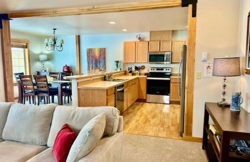 Winthrop House | All Seasons Mountain Retreat-Ski trails/FAST Wi-Fi