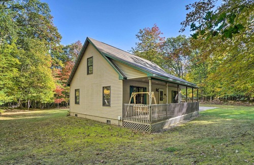 Irons Cabin | All-Seasons Woodland Escape: Fire Pit, Grill!