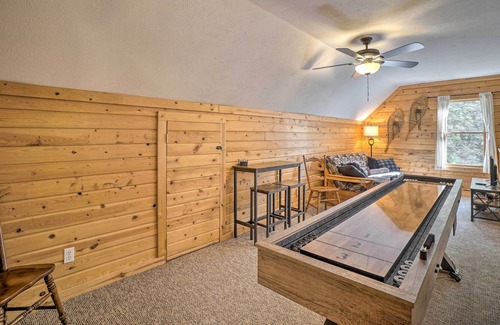 Irons Cabin | All-Seasons Woodland Escape: Fire Pit, Grill!