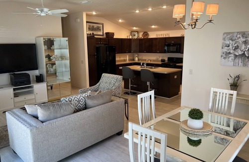 Wildwood Villa | All the Amenities of the VILLAGES with Golf Cart