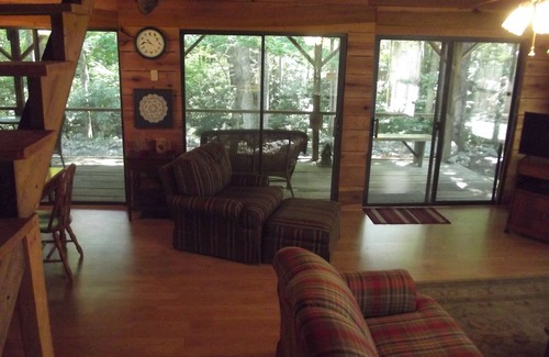 Rocky Grove Cabin | *All the Quiet You Are Looking For *Across from the Park!