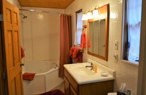 Rocky Grove Cabin | *All the Quiet You Are Looking For *Across from the Park!