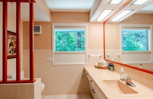 Riverside House | All the Waters Retro Home on Lake Michigan- Your Own PRIVATE BEACH