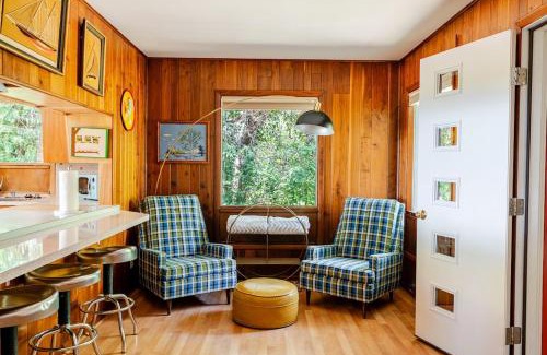 Riverside House | All the Waters Retro Home on Lake Michigan- Your Own PRIVATE BEACH