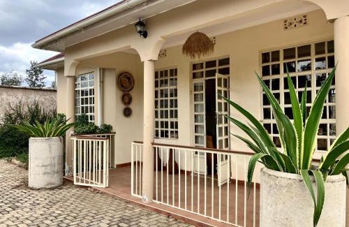 Arusha Bed & Breakfast | Allamanda House Meru