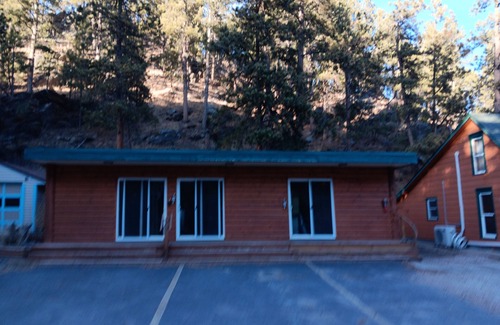 Hill City Hotel | Allen Gulch Cabins is the perfect location to stay and explore the Black Hills!