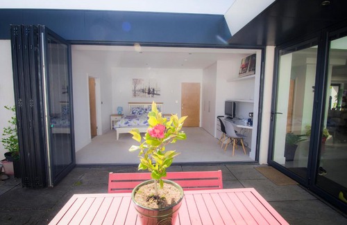 Hythe House | Allen Ridge