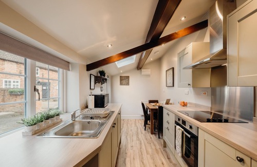 Markham Moor Apartment | Allerton Apartment - a 1 bedroom apartment that sleeps 3 - 5 guests