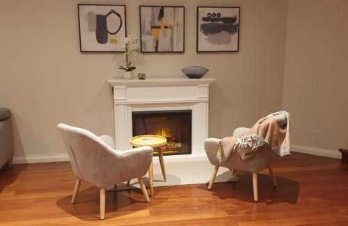 Leura House | Alleura House Serene Bushland 4BR Families Groups