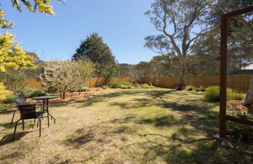 Leura House | Alleura House Serene Bushland 4BR Families Groups
