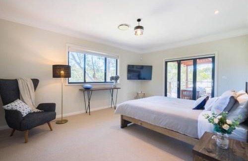 Leura House | Alleura House Serene Bushland 4BR Families Groups
