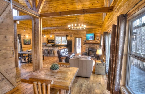 Helen Cabin | Allure Cabin – Family-Friendly Escape w/Fire Pit, Creek & Near Helen!