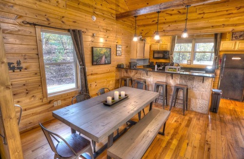 Helen Cabin | Allure Cabin – Family-Friendly Escape w/Fire Pit, Creek & Near Helen!