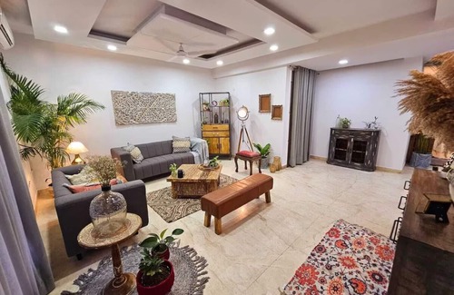 Sector D Apartment | Alluring, Affluent, Artistic Aparment 1 Room - Vasant Kunjn