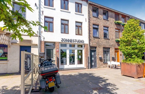 Valkenburg aan de Geul Apartment | Alluring Holiday Home in Valkenburg with Garden