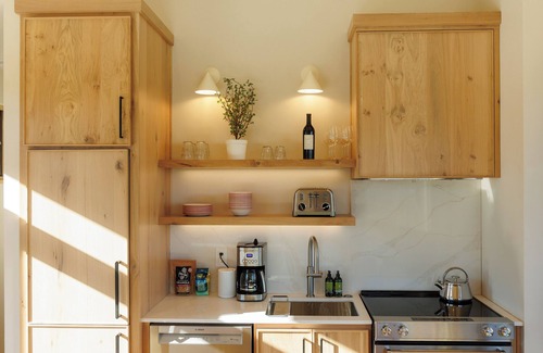 Fish Creek Cottage | Alma at Loma Cottages