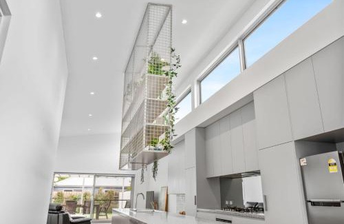 Port Fairy House | Alma on Barclay