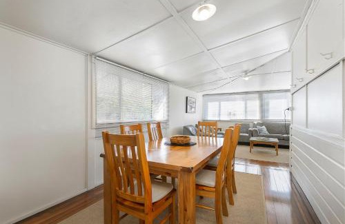 Crescent Head House | Almare 7 Gowing Street