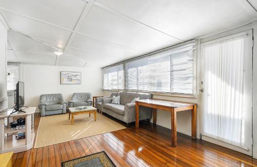 Crescent Head House | Almare 7 Gowing Street