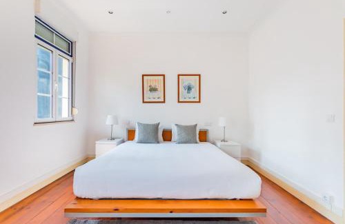 Lisbon Old Town Apartment | Almirante Home with 3 Bedrooms
