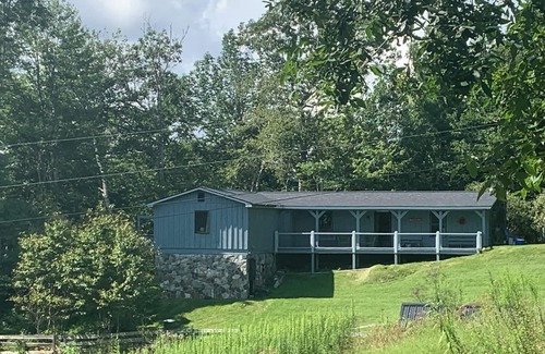 Creston House | Almost Heaven - Quiet Mountain Home