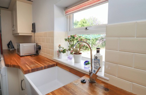 Lesbury Cottage | ALNSIDE COTTAGE, family friendly, with open fire in Alnmouth