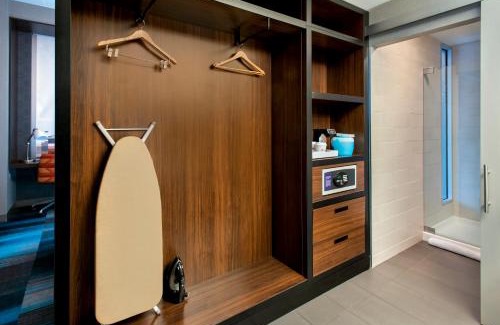 D Street - West Broadway Hotel | Aloft Boston Seaport District