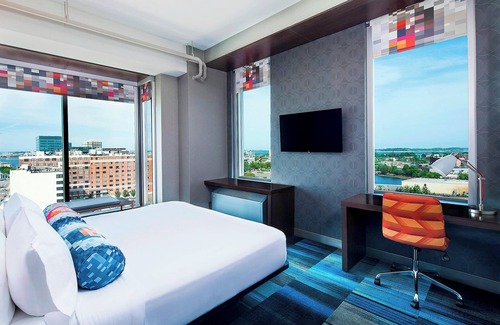 D Street - West Broadway Hotel | Aloft by Marriott, Boston Seaport District