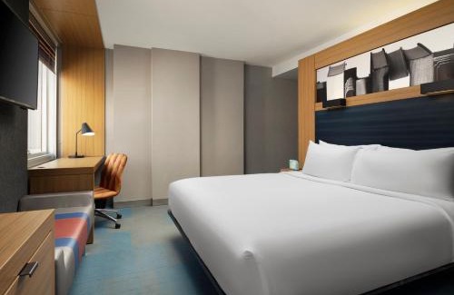 Downtown Chicago Hotel | Aloft Chicago Downtown River North