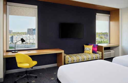 Dorval Hotel | Aloft Montreal Airport